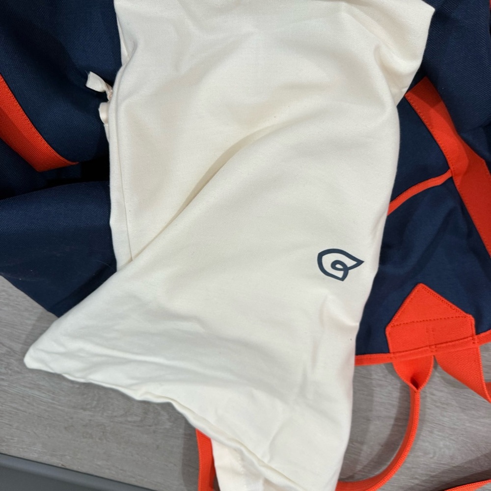 NWT Rothy’s Tote Reversible in Cream Navy Orange - Picture 9 of 9